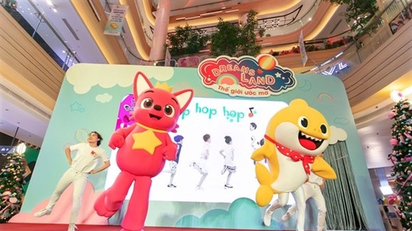 The beloved Dou-PinkFong and Baby Shark are coming to HCM City, offering local children a chance to sing and dance with the popular characters. (Photo courtesy of organiser)