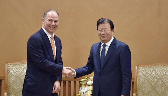 Deputy Prime Minister of Vietnam Trinh Dinh Dung and General Director of U.S Gen X Energy Company Scott Kicker (Photo:VGP)