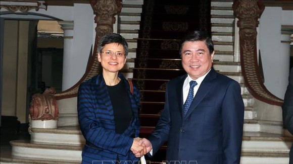 Chủ tịch UBND TPHCM Nguyễn Thành Phong tiếp bà Cathy Berx, Thống đốc tỉnh Antwerp (Vương quốc Bỉ)
