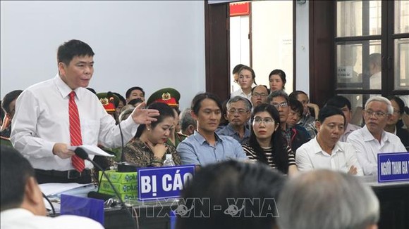 Bị cáo Trần Vũ Hải trả lời chủ tọa phiên tòa. Ảnh: TTXVN