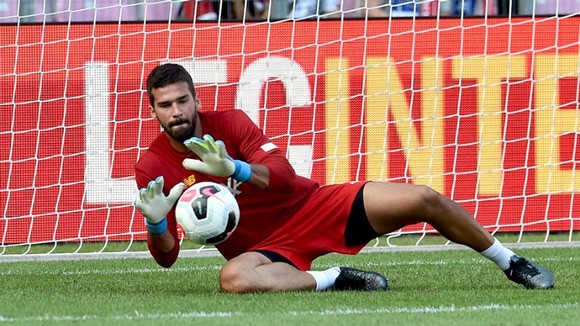 Alisson đã sẵn sàng trở lại sau nhiều lần lỡ hẹn