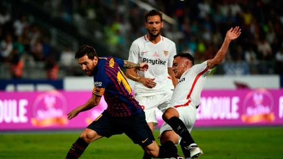 Barca và Sevilla chơi Siêu cúp năm ngoái tại Morocco. Ảnh: Getty Images