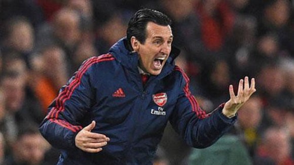 HLV Unai Emery sẽ không còn an toàn nếu thành tích tiếp tục sa sút. Ảnh: Getty Images