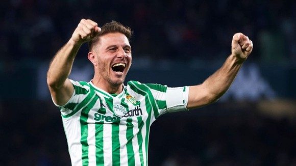 Lão tướng Joaquin tạo nên kỷ lục mà Lionel Messi khó chạm được đến. Ảnh: Getty Images