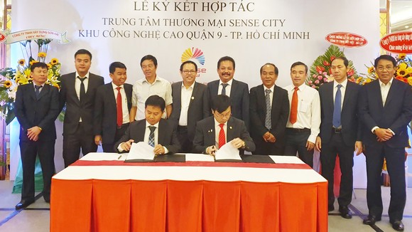 Công ty CP Đầu tư Đông Sài Gòn (DSG) và Liên hiệp HTX Thương mại TPHCM (Saigon Co.op) tiến hành ký kết phát triển Trung tâm thương mại Sense City tại Khu công nghệ cao Quận 9 TPHCM