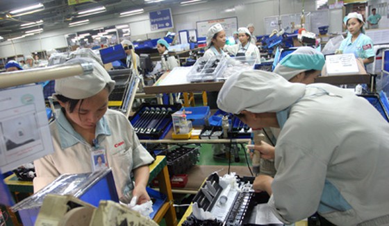 Dù có nhiều ưu đãi, nhưng sản xuất thiết bị điện tử ở VN chủ yếu là lắp ráp. Ảnh: LĐ