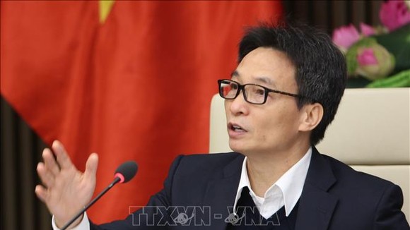 Phó Thủ tướng Vũ Đức Đam, Trưởng ban chỉ đạo liên ngành Trung ương về an toàn thực phẩm giao nhiệm vụ cho các bộ, ngành liên quan kịp thời, kiên quyết chấn chỉnh hoạt động kinh doanh thực phẩm chức năng. Ảnh: TTXVN