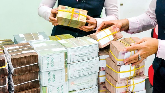 Huy động cao, cho vay thấp, tiền chảy vào đâu?