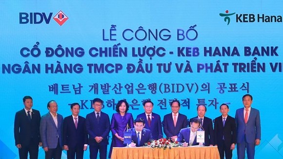 Lãnh đạo 2 bên tham gia ký kết. (Nguồn: BIDV)