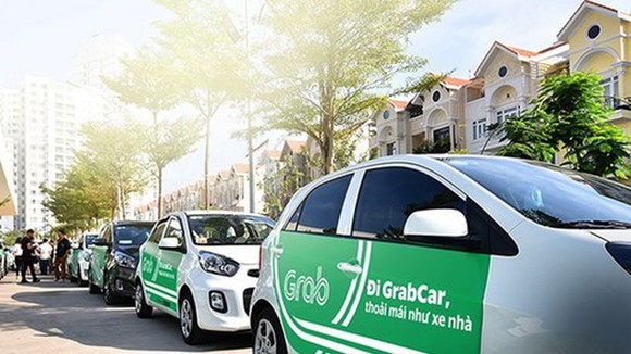 Xe ô tô kinh doanh vận tải hành khách sử dụng hợp đồng điện tử dưới 9 chỗ phải có niên hạn sử dụng không quá 12 năm (tính từ năm sản xuất)