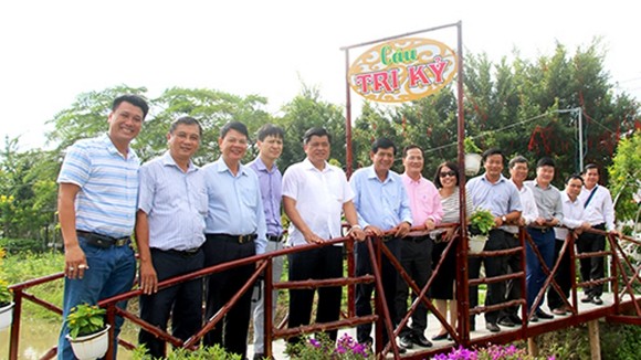 Đoàn công tác của Bộ NN-PTNT khảo sát mô hình du lịch nông nghiệp ở TP Sa Đéc, tỉnh Đồng Tháp. Ảnh: VĂN KHƯƠNG