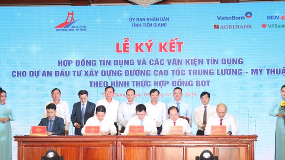 Ký kết hợp đồng tài trợ vốn cao tốc Trung Lương- Mỹ Thuận