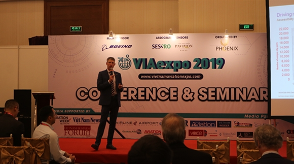 Conferences are being held at the exhibition to discuss topics surrounding the aviation industry. (Photo: VNA)