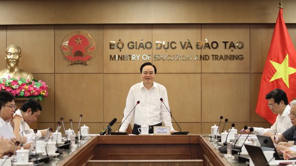 Bộ trưởng Bộ GD-ĐT Phùng Xuân Nhạ chủ trì hội nghị ngày 3-6