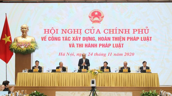 Hội nghị về công tác xây dựng, hoàn thiện pháp luật và thi hành pháp luật ngày 24-11, ảnh QUANG PHÚC