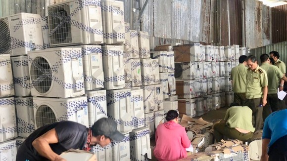 QLTT TPHCM kiểm tra kho hàng vi phạm trên địa bàn