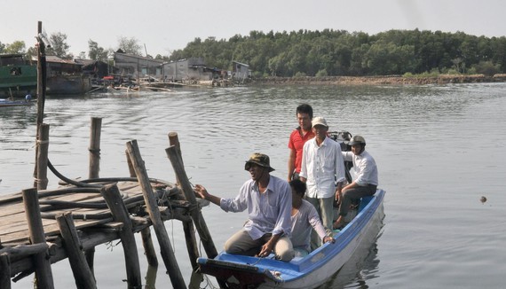 River traffic accidents usually take place in private boats because owners of boats themselves make the vessel without following technique standards (Photo: SGGP)