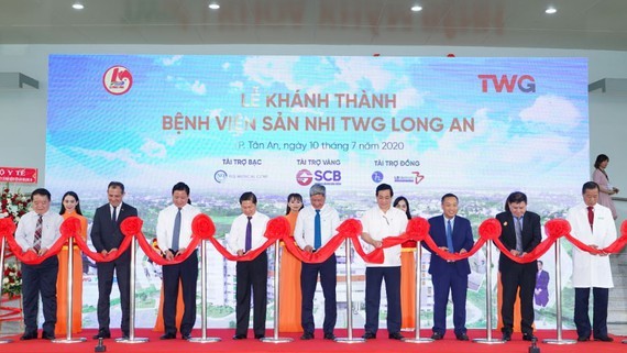 At the opening ceremony of the hospital (Photo: SGGP)