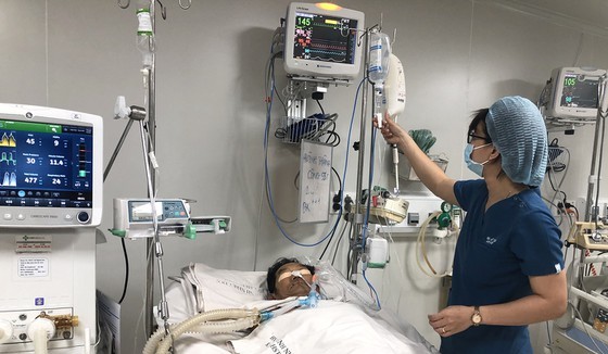 A tetanus patient is being treated in the hospital (Photo: SGGP)