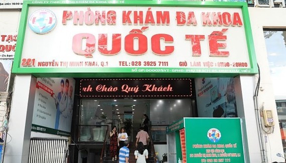 Quoc Te (International ) General Medical Center in Nguyen Thi Minh Khai Street is fined for falling foul of the regulation (Photo: SGGP)
