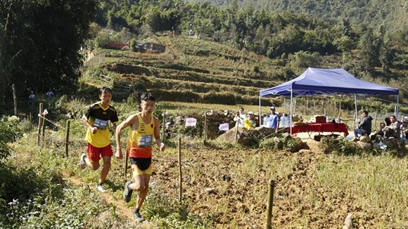 The Vietnam Mountain Marathon 2020 takes place in Sa Pa township (Photo: baolaocai.vn)