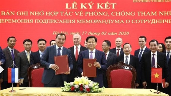 At the signing ceremony (Photo: VNA)