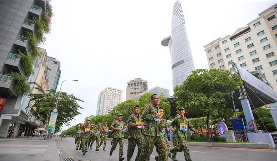 2000 runners participate the marathon