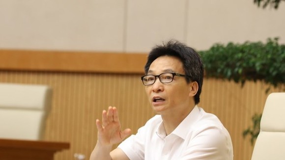Deputy Prime Minister Vu Duc Dam speaks at the meeting of the National Steering Committee for COVID-19 Prevention and Control in Hanoi on August 9 (Photo: VNA)