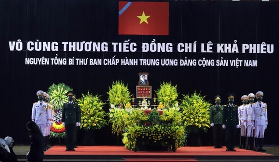 The respect-paying ceremony for former General Secretary of the Party Central Committee Le Kha Phieu at the National Funeral Hall in Hanoi. (Photo: Quang Phuc)