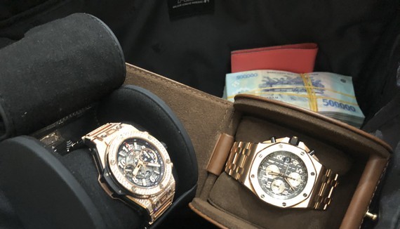 The lost bag with pricey belongings and VND500 million in cash