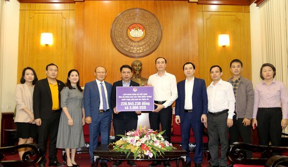 VFF, Head coach Park Hang-seo donate over US$13,000 to flood victims