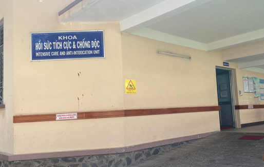 Bệnh nhi đang được theo dõi tại khoa Hồi sức tích cực - Chống độc với tình trạng rất nặng, hôn mê sâu, chết não, tiên lượng tử vong