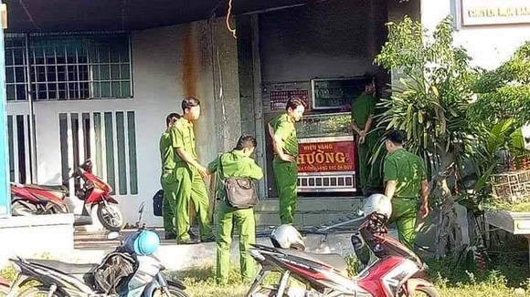 Quảng Ngãi: Mang xăng đến đốt tiệm vàng anh trai