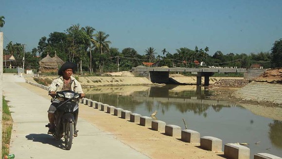 Quảng Ngãi: 30 hộ dân hiến đất làm kè phòng, chống sạt lở
