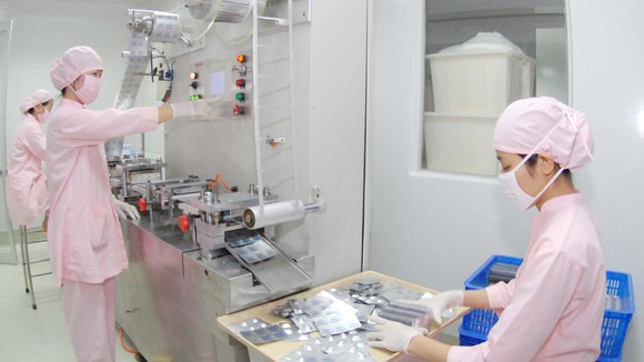 Sản xuất dược phẩm là một trong 7 ngành cần ưu tiên đầu tư để phục hồi nền kinh tế. Ảnh: CAO THĂNG