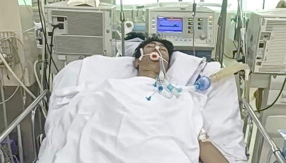 Em Nguyễn Phúc Khang (20 tuổi, sinh viên Trường Cao đẳng Nghề tỉnh Bình Thuận), trú tại xóm 3, thôn 1, xã Thuận Minh, huyện Hàm Thuận Bắc, tỉnh Bình Thuận, bị tai nạn giao thông, điều trị tại Bệnh viện Chợ Rẫy TPHCM
