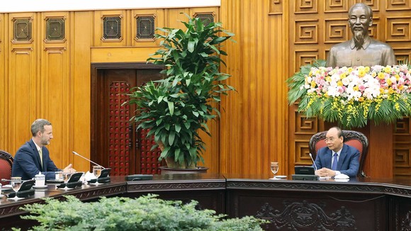 Thủ tướng Nguyễn Xuân Phúc tiếp ông Adam Boehler, Tổng Giám đốc Cơ quan Phát triển tài chính quốc tế (DFC) Hoa Kỳ. Ảnh: TTXVN