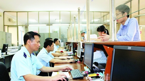 Làm thủ tục tại cơ quan hải quan