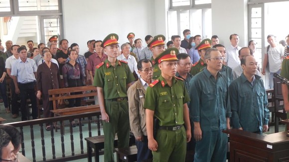 Các bị cáo có mặt tại phiên tòa sáng ngày 9-7.