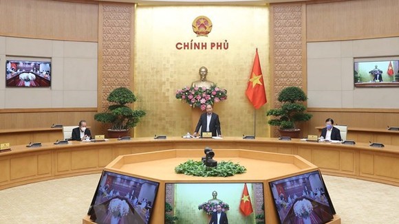 PM Nguyen Xuan Phuc speaks at the meeting (Photo: VNA)