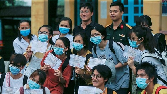 Vietnamese citizens after a quarantine period (Photo: VNA)