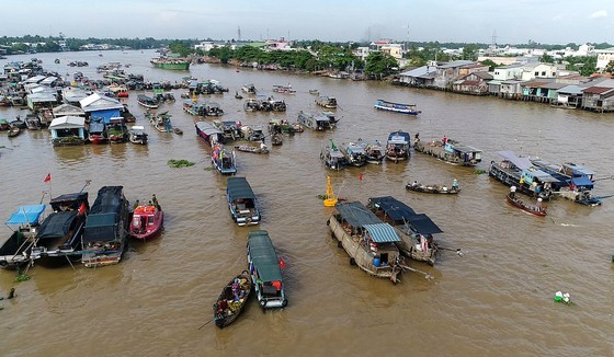 A floating market in the Mekong Delta (Photo: SGGP)