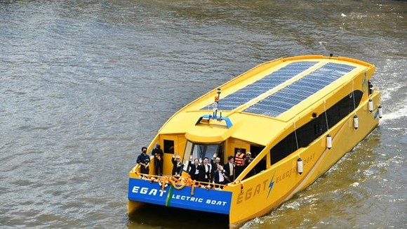The Electricity Generating Authority of Thailand (EGAT) has launched prototype electric motorbike taxis and boats to support electric vehicle use in public transportation. (Photo: egat.co.th)