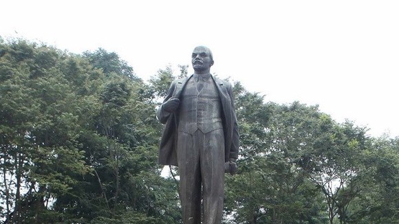 Tượng đài V.I. Lenin tại Vườn hoa Chi Lăng, quận Ba Đình, Hà Nội