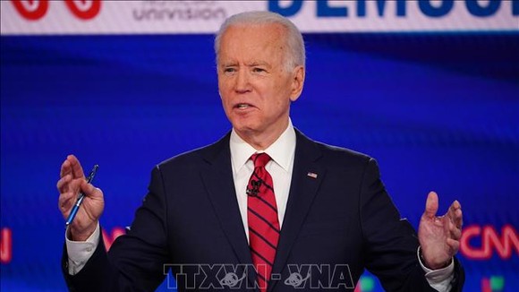 Cựu Phó Tổng thống Mỹ Joe Biden tranh luận trực tiếp trên truyền hình trong cuộc đua trở thành ứng viên tranh cử Tổng thống của đảng Dân chủ, ngày 15-3-2020. Ảnh: AFP/TTXVN