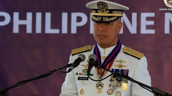 Phó Đô đốc, Tư lệnh Hải quân Philippines Giovanni Carlo Bacordo