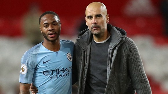Hai nhân tố quan trọng HLV Pep Guardiola và Raheem Sterling được biết sẽ cam kết với Man.City. Ảnh: Getty Images