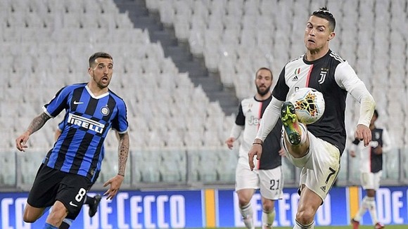 Dù không có khán giả, Serie A ấn định được ngày nối lại đã là tin vui. Ảnh: Getty Images
