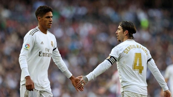 Raphael Varane thừa nhận thiếu vắng trung vệ đội trưởng đội trưởng Sergio Ramos là thiếu sót lớn. Ảnh: Getty Images