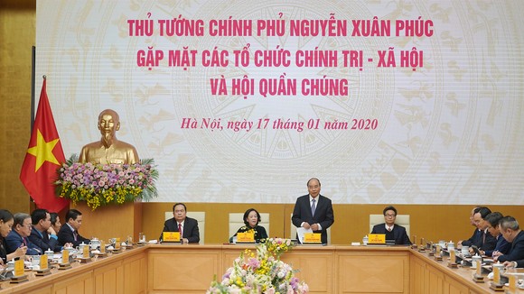 Thủ tướng phát biểu tại cuộc gặp các tổ chức chính trị-xã hội và hội quần chúng. Ảnh: VGP